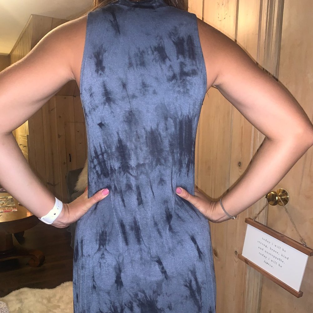 Dress - Picture 3 of 4